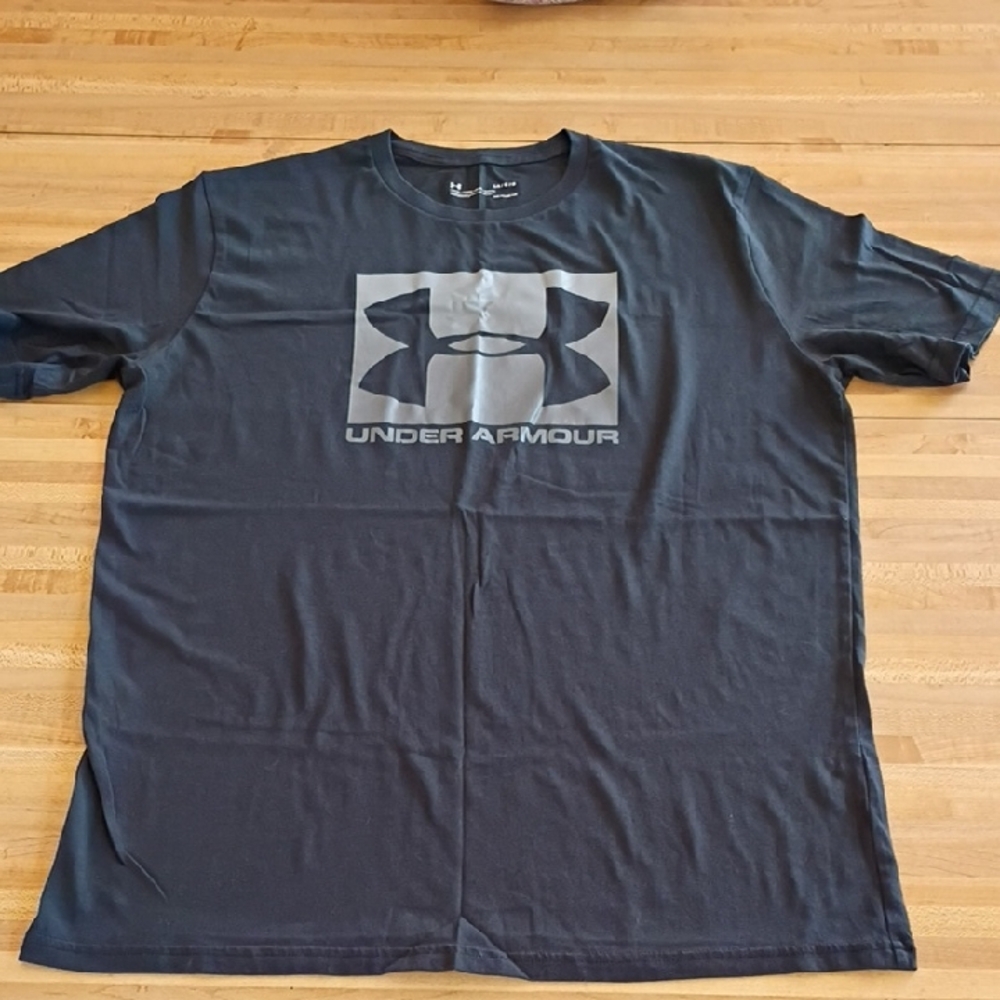 Under Armour Black Short Sleeve Crewneck T-Shirt with Gray Logo Size Large